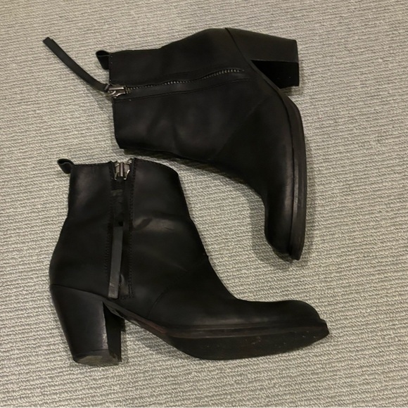 Acne Studios “Pistol” Bootie - Picture 4 of 5
